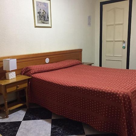 Hostal Jacinto Alcalá de Henares Kültér fotó