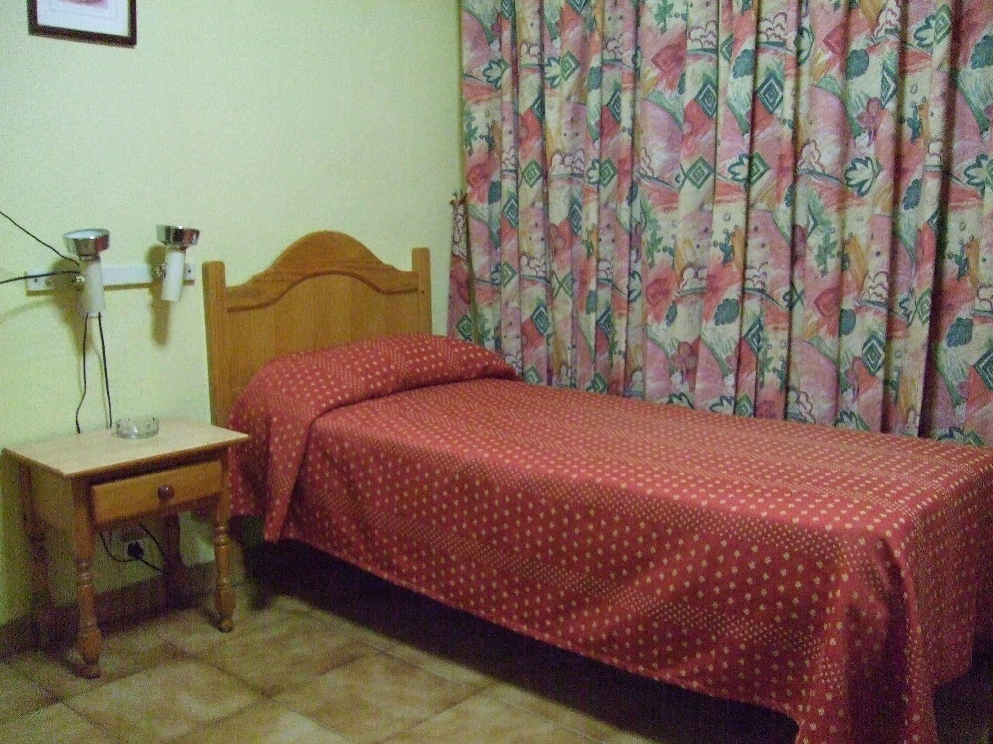 Hostal Jacinto Alcalá de Henares Kültér fotó